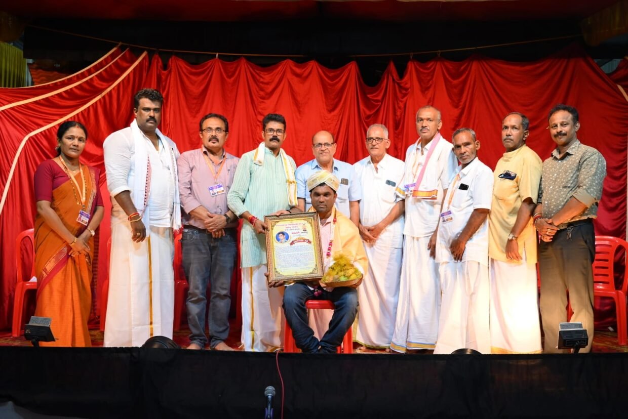 ಕಾರ್ಕಳ : ಕಾಬೆಟ್ಟು ಸಾರ್ವಜನಿಕ ಶ್ರೀ ಗಣೇಶೋತ್ಸವ ಸಮಾರಂಭ ದಲ್ಲಿ ಕಳೆದ 31ವರ್ಷ ಗಳಿಂದ ಕಲಾ ಮಾತೆಯ ಸೇವೆ ಗೈದ ಅನಿಲ್ ಕಾಬೆಟ್ಟು ಇವರಿಗೆ ಅಭಿನಂದನೆ